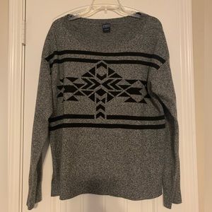 LIKE NEW GAP Women’s Grey Black Long Sleeve Sweater w/Aztec Design l Size: Large